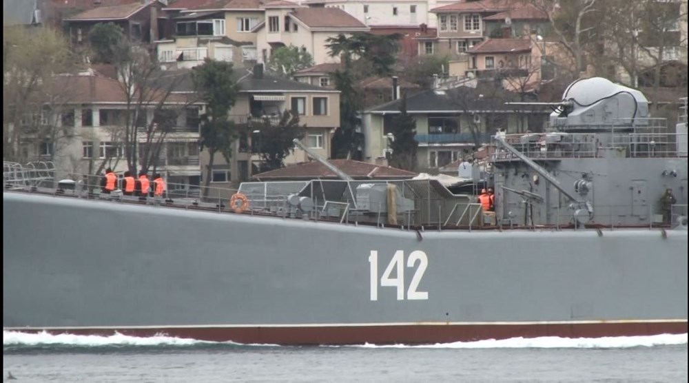 Rus savaş gemisi İstanbul Boğazı’ndan geçti - 5