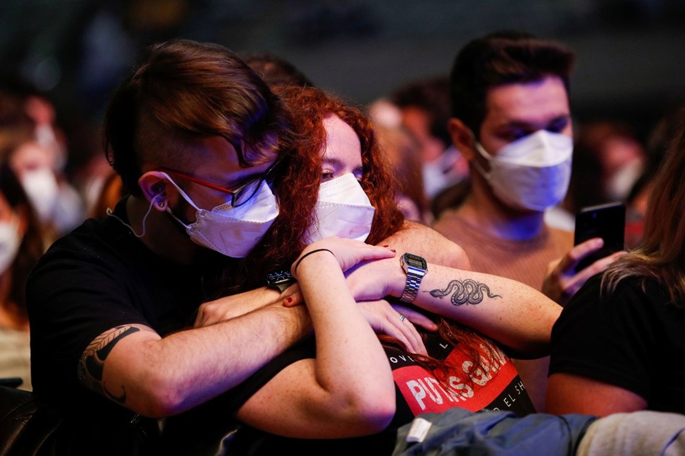İspanya'da Covid-19 salgını döneminde sosyal mesafesiz ilk konser yapıldı - 5