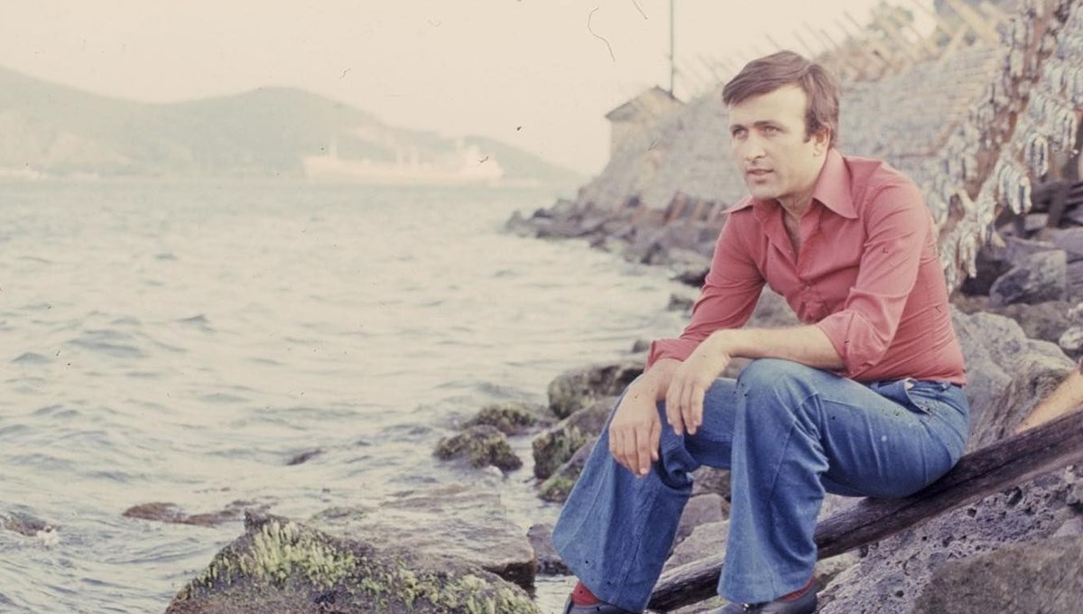 Erol Evgin'den nostaljik paylaşım (Ünlülerin çocukluk ve gençlik halleri) Erol Evgin'den nostaljik paylaşım (Ünlülerin çocukluk ve gençlik halleri)