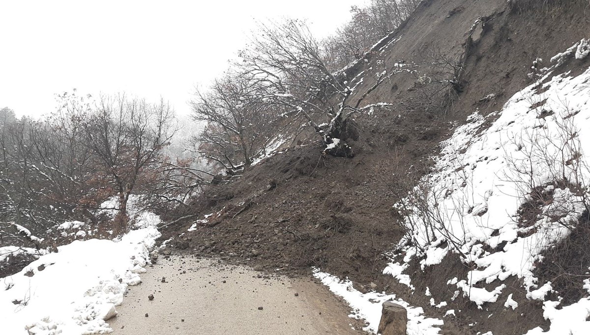 Karabük’te kar ve sağanak heyelana neden oldu