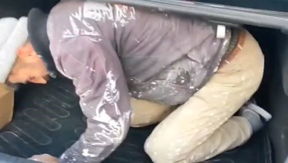 Arabası kirlenmesin diye işçiyi bagajda taşıdı