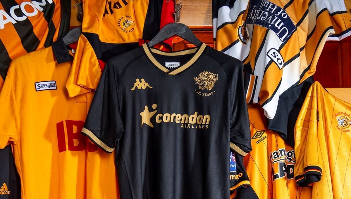 Hull City’nin 120. yılına özel forma Hull City’nin 120. yılına özel forma