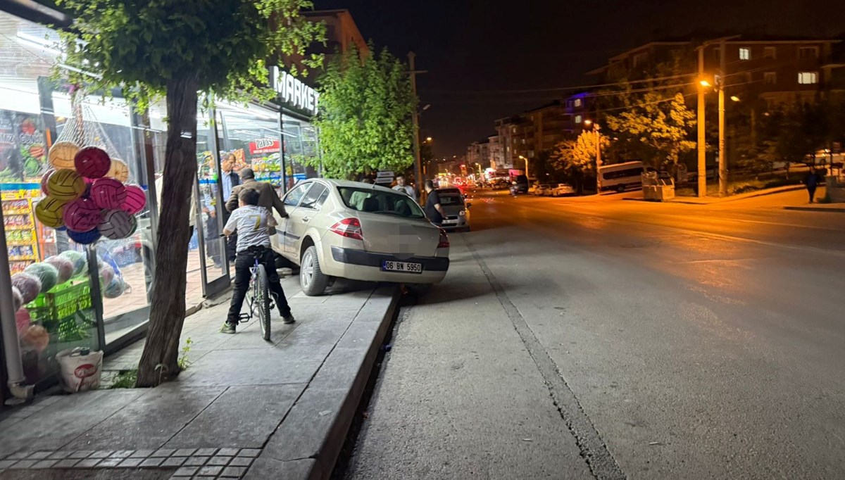 Kontrolden çıkan otomobil markete daldı