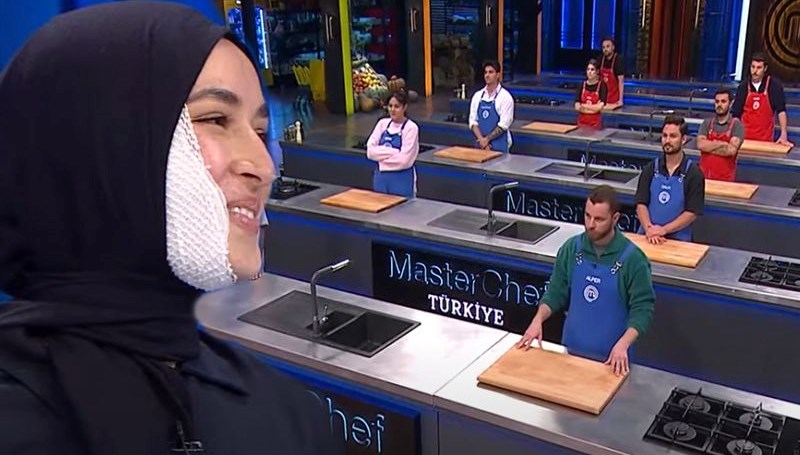 Yüzüne kızgın yağ dökülen Beyza MasterChef'e geri döndü! Yarışmada son eleme adayı kim oldu?