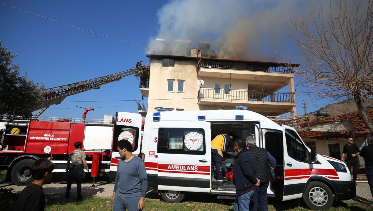 Fethiye'de evde çıkan yangında 5 kişi dumandan etkilendi Fethiye'de evde çıkan yangında 5 kişi dumandan etkilendi