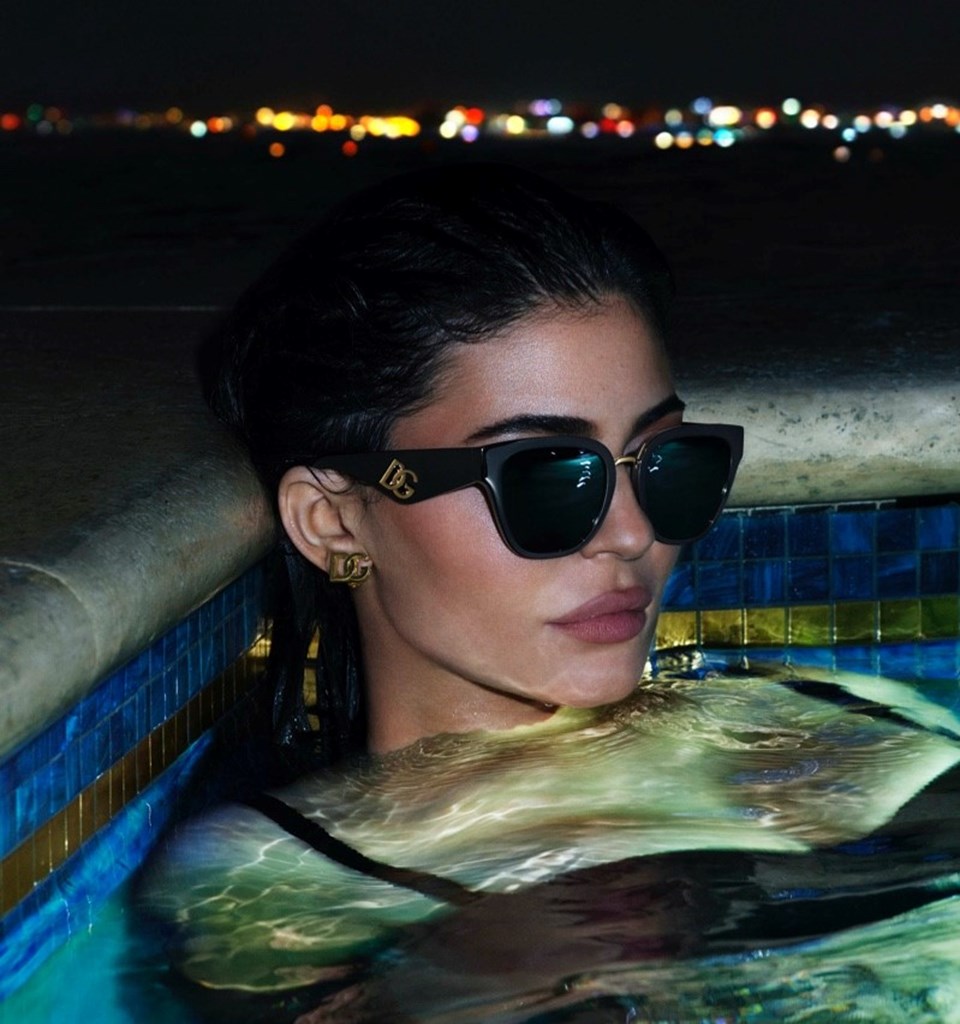 Kylie Jenner İtalyan moda devinin gözlük kampanyasında - 1