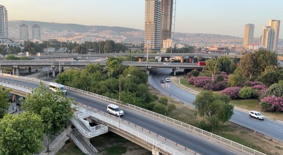 Depremin hissedildiği kentlerden İzmir Depremin hissedildiği kentlerden İzmir