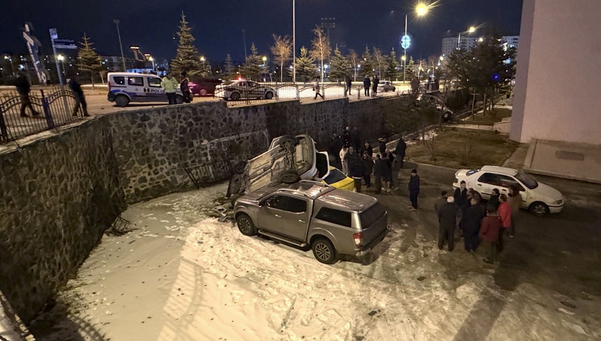 Erzurum'da iki otomobil çarpıştı: 2 yaralı