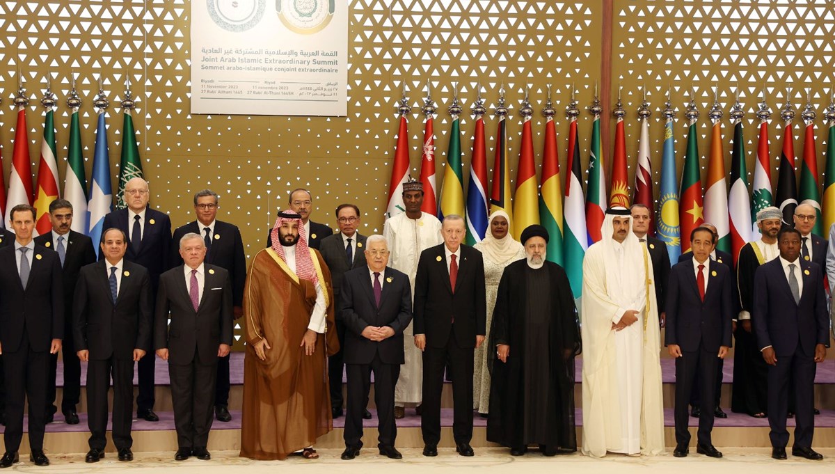 Cumhurbaşkanı Erdoğan'dan Riyad'da diplomatik görüşmeler Cumhurbaşkanı Erdoğan'dan Riyad'da diplomatik görüşmeler