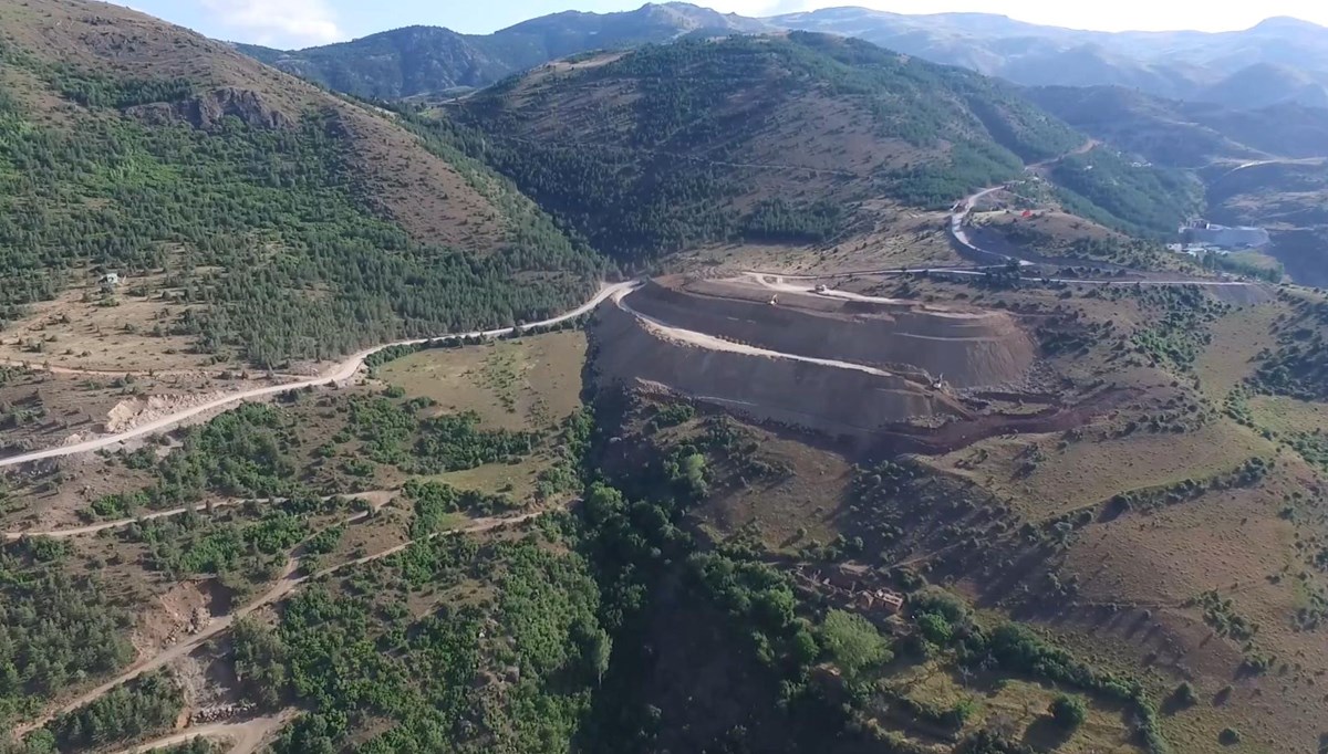 İliç'ten sonra bu sefer de Gümüşhane'den korkutan görüntü: Hafriyat dağında doğal afet korkusu