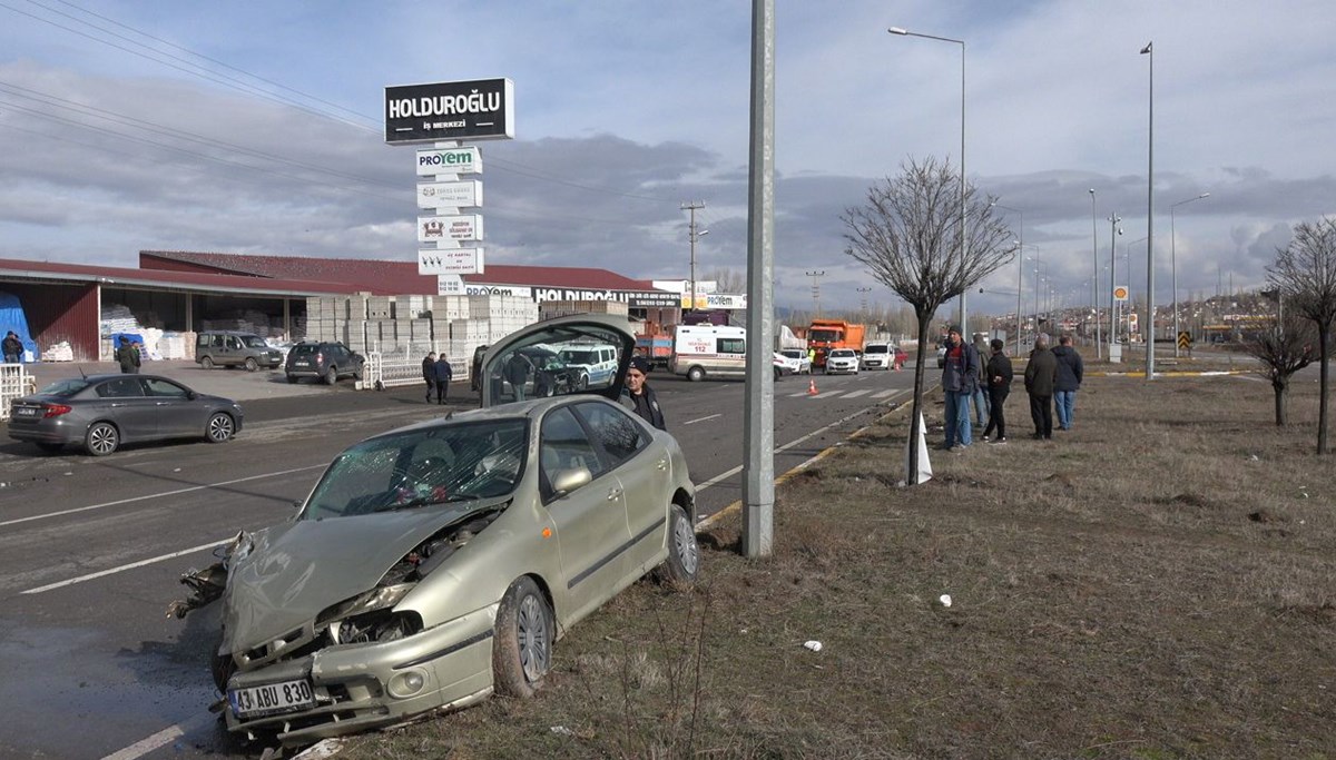 Sivas'taki trafik kazalarında 4 kişi yaralandı