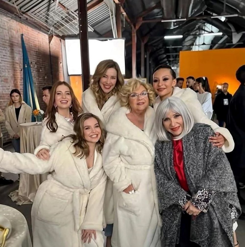 Sihirli Annem filminde Defne Joy Foster sürprizi: Nevra Serezli açıkladı - 3