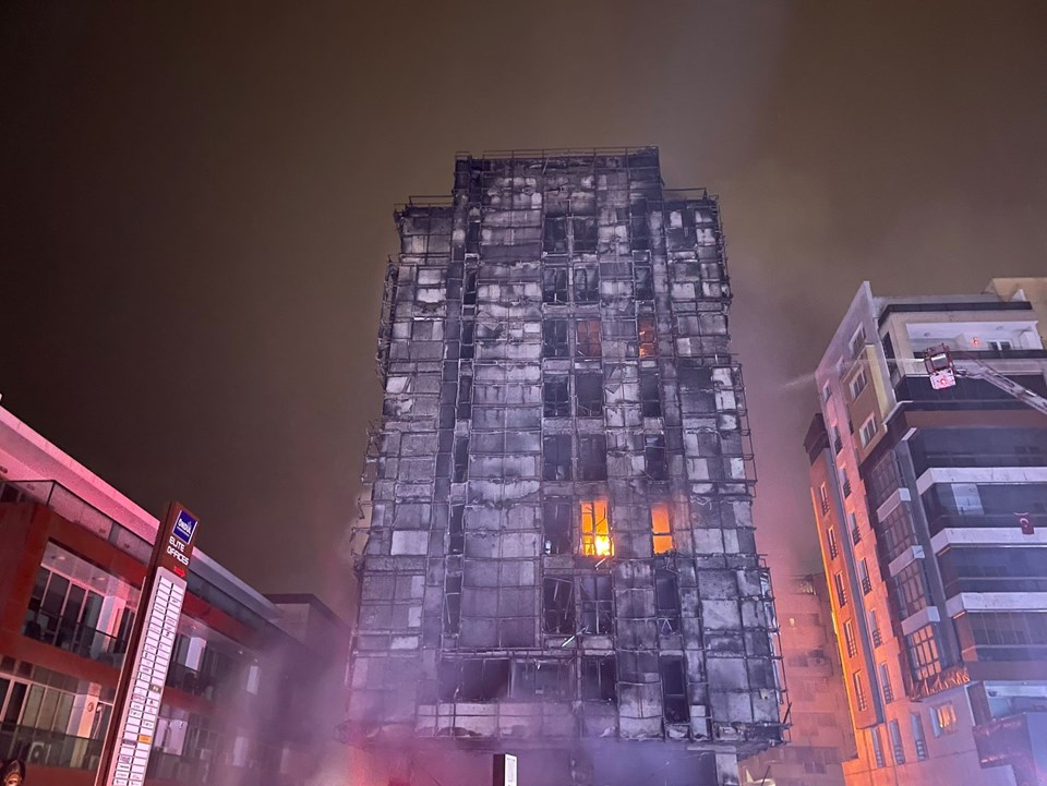 Bursa'da 10 katlı binada yangın - 1