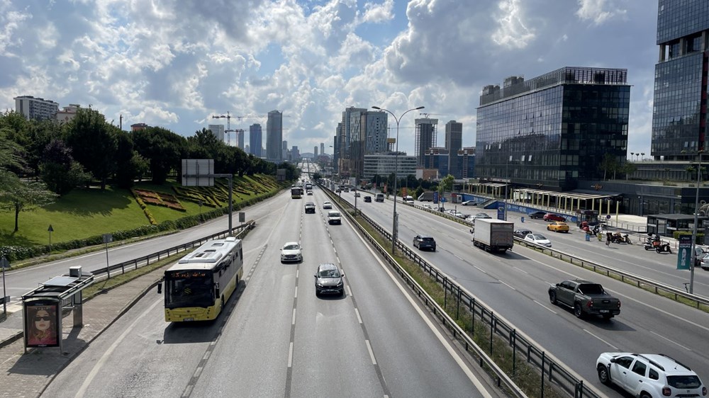 İstanbul'da yollar boş kaldı | Trafik yoğunluğu yüzde 2'ye kadar düştü - 2