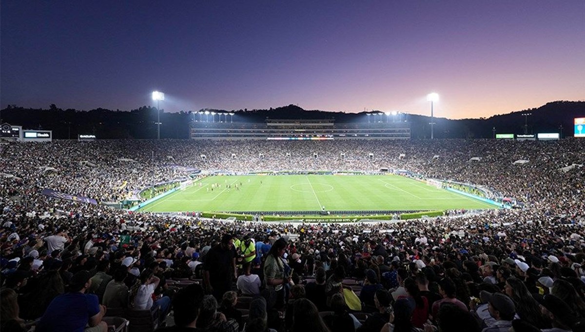 MLS'te Los Angeles Galaxy ve Los Angeles FC derbisi: 'El Trafico'da seyirci rekoru kırıldı