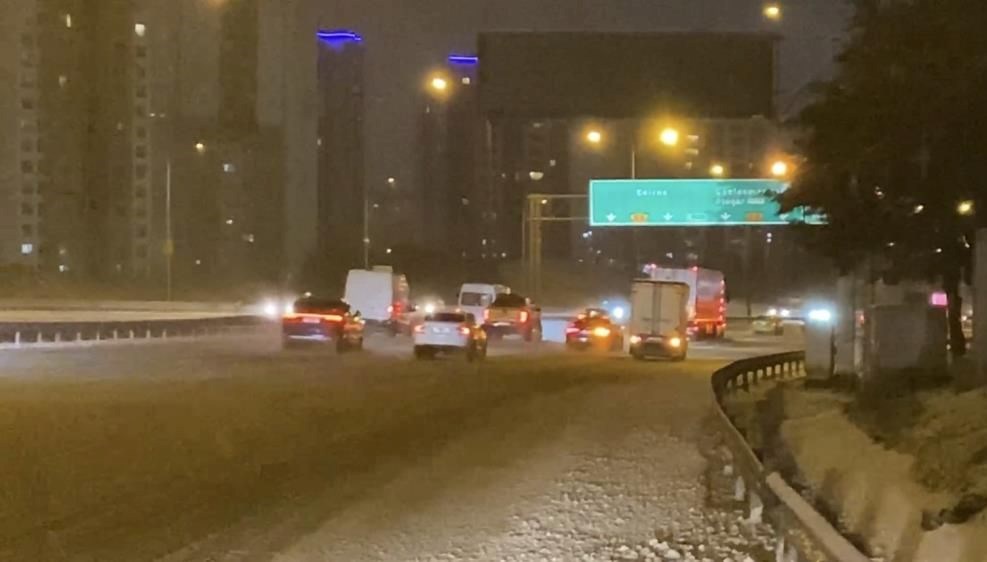 İstanbul’da kar tipiye dönüştü: Bugün kar yağacak mı? İstanbul’da öğleden sonraya dikkat!