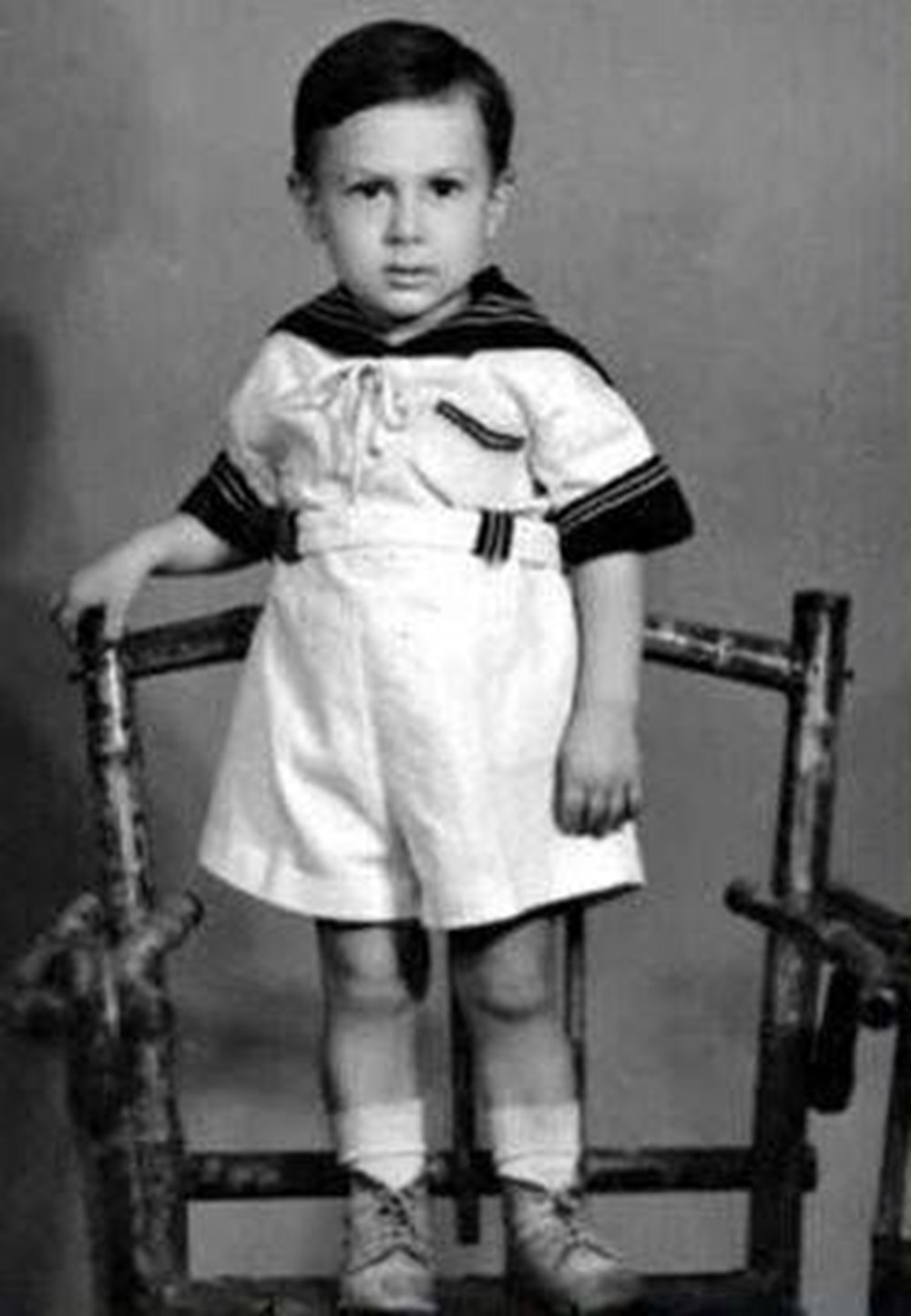 Özcan Deniz'den nostaljik paylaşım (Ünlülerin çocukluk ve gençlik halleri) - 488