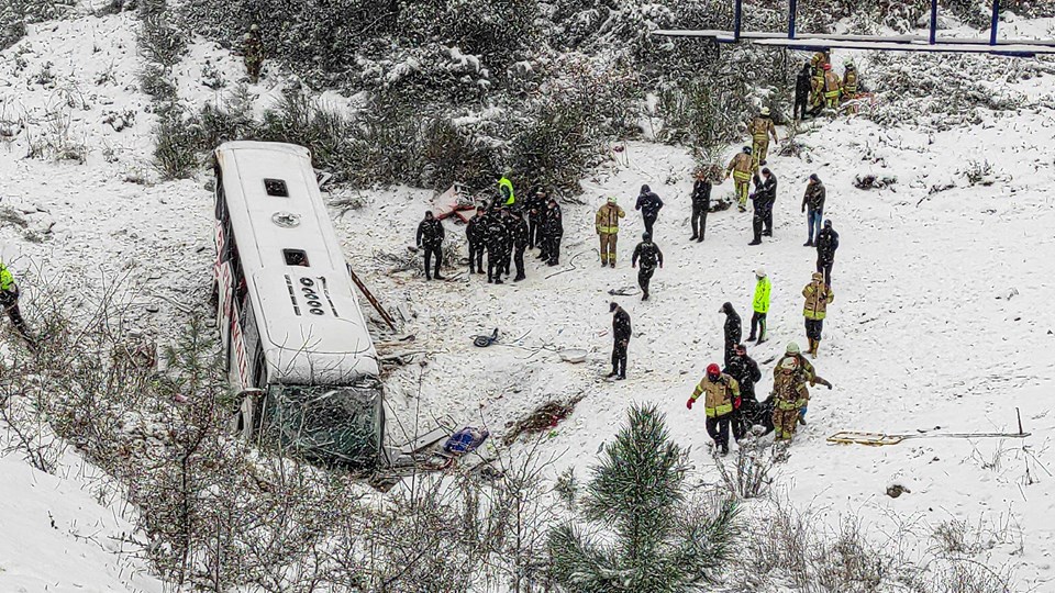 İstanbul'da yolcu otobüsü şarampole yuvarlandı: 3 ölü, 18 yaralı - 2