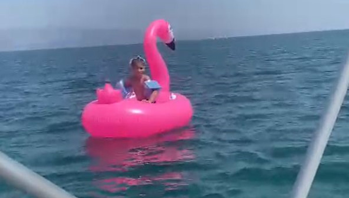 Yalova’da deniz simidiyle açıklara sürüklenen çocuk kurtarıldı Yalova’da deniz simidiyle açıklara sürüklenen çocuk kurtarıldı