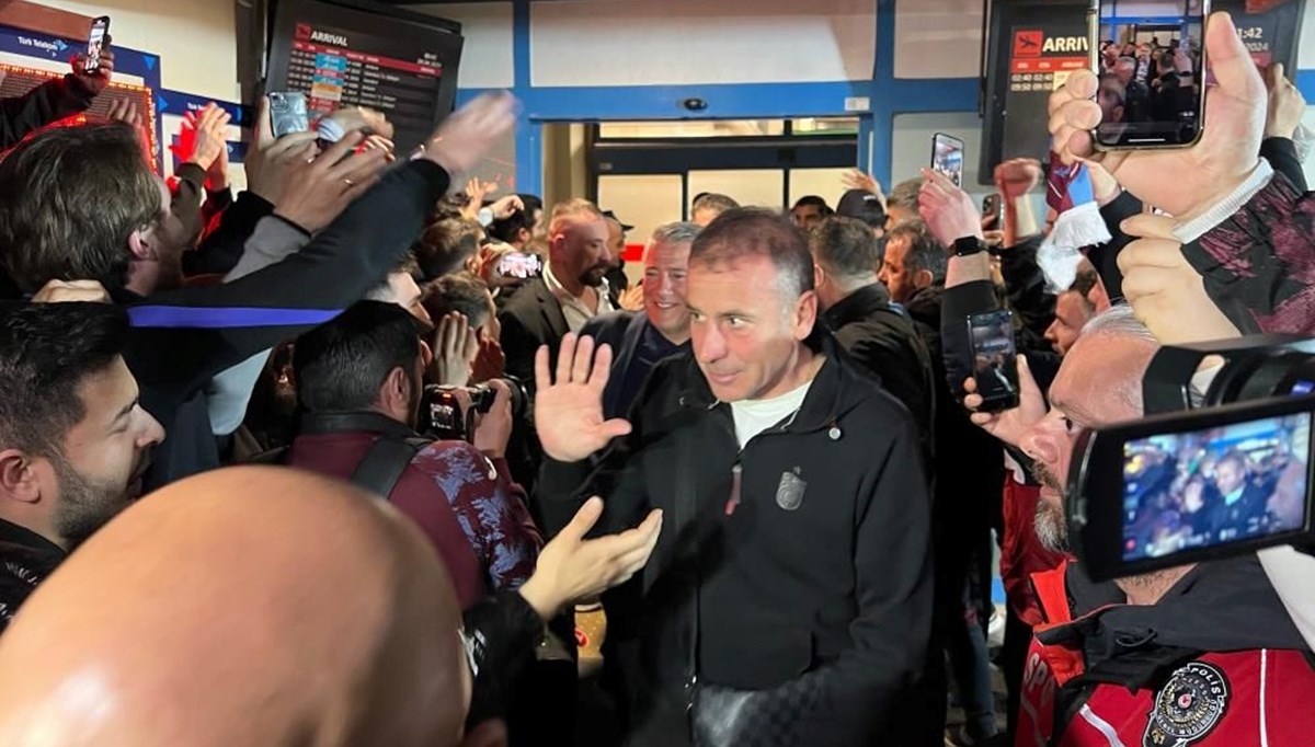 Trabzonspor kafilesine coşkulu karşılama Trabzonspor kafilesine coşkulu karşılama