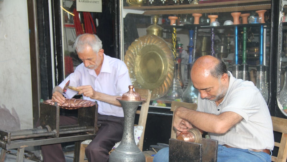Bakırcı kardeşler mesleği öğrenmek isteyen çırakları bekliyor