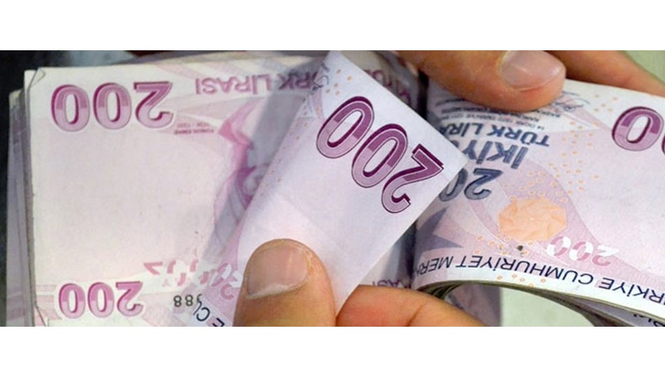Emekliyken çalışan milletvekiline 26,6 bin lira maaş