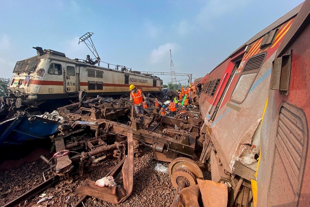 Hindistan'da 3 tren birbirine girdi: 233 ölü, 900'den fazla yaralı - 3