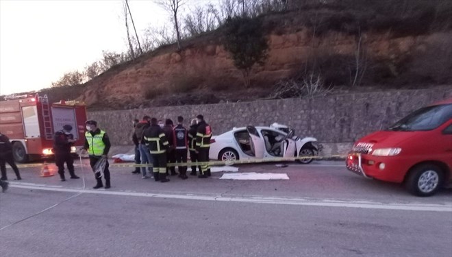 D�zce'de otob�s ile otomobil �arp��t�: 3 �l�, 11 yaral�