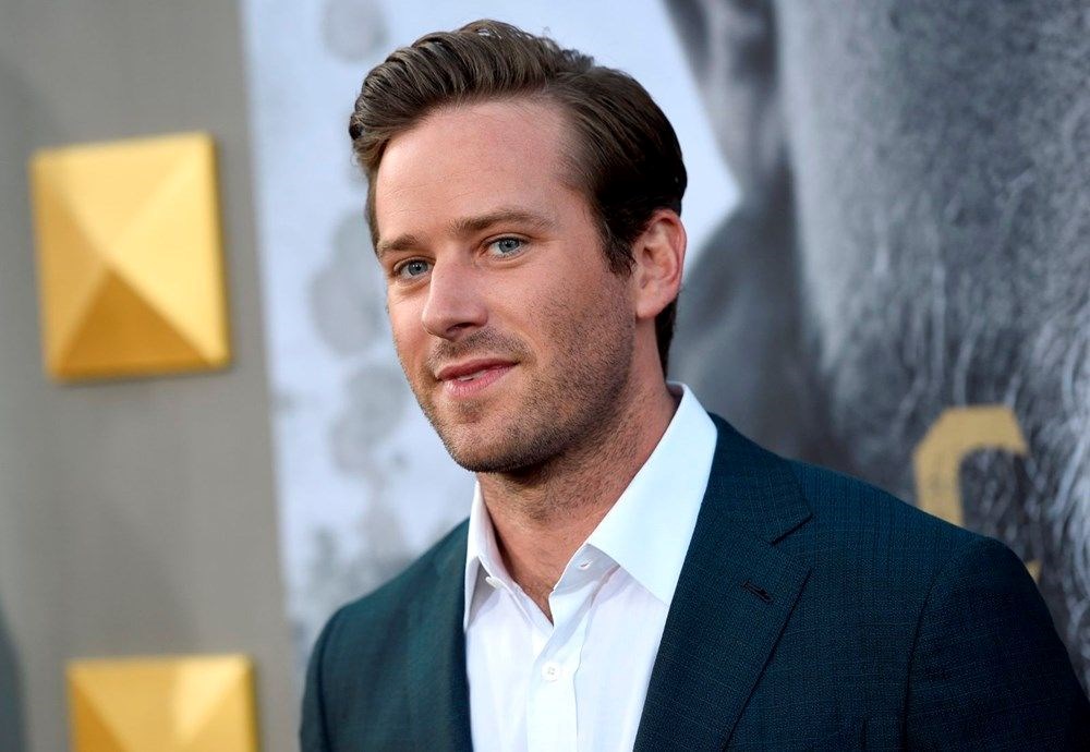Cinsel istismar suçlamalarıyla gündeme gelen Armie Hammer'ın bir otelde çalıştığı iddia edildi - 9