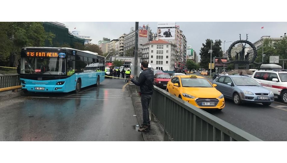 Ankara'da halk otobüsü kaza yaptı: 10 yaralı