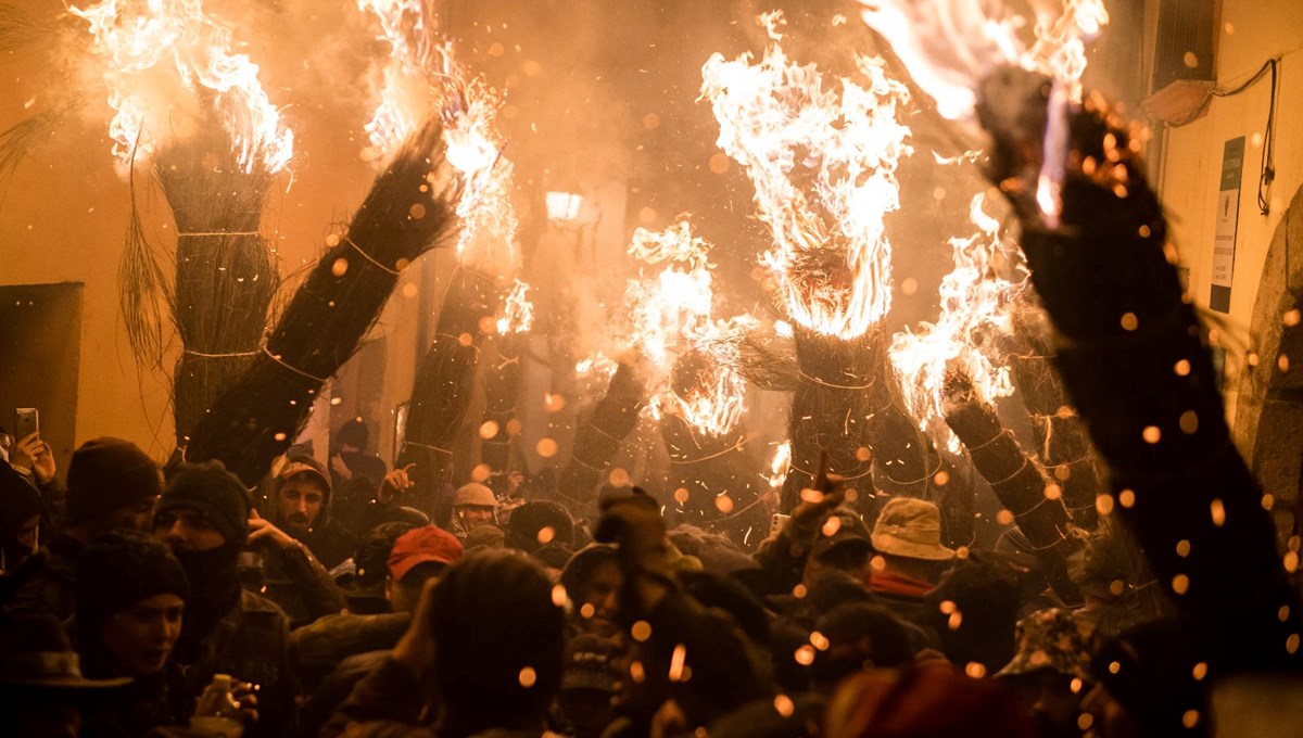 İspanya'da 'Büyük süpürgeler' Festivali düzenlendi