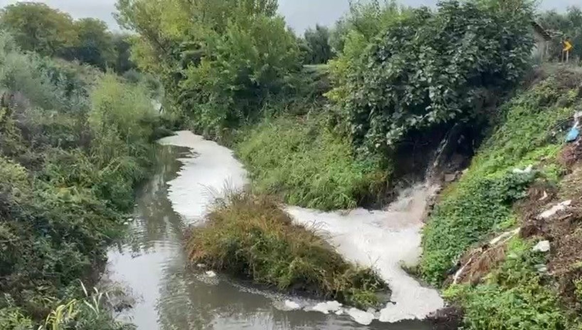 Kötü koku ve renk değişimi endişe yarattı: Gemlik Körfezi’ne kadar ulaşıyor Kötü koku ve renk değişimi endişe yarattı: Gemlik Körfezi’ne kadar ulaşıyor
