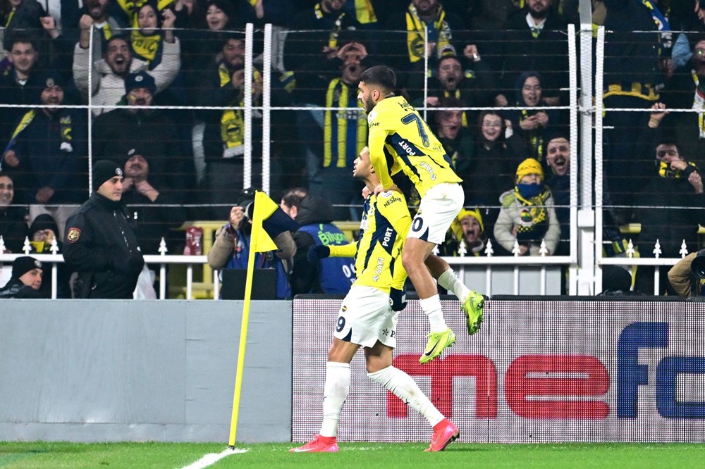 Süper Lig'de zirve takibi: Fenerbahçe 3 puanı 3 golle aldı - 18
