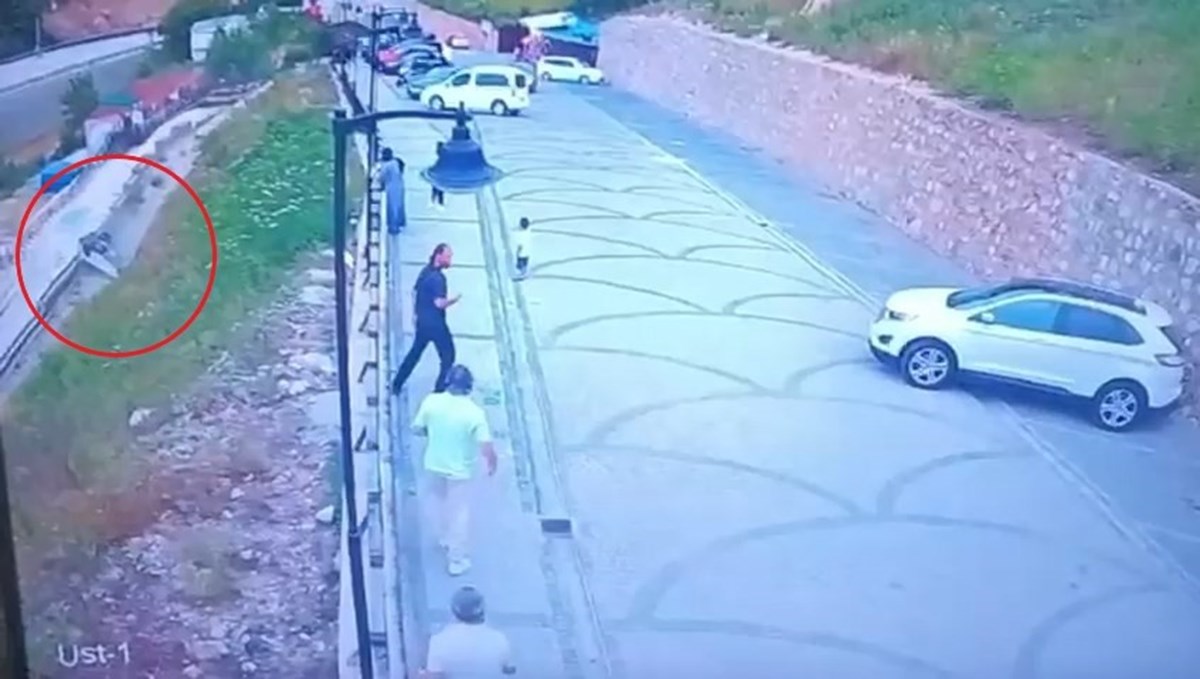 Kaza anı güvenlik kamerası tarafından görüntülendi. Kaza anı güvenlik kamerası tarafından görüntülendi.