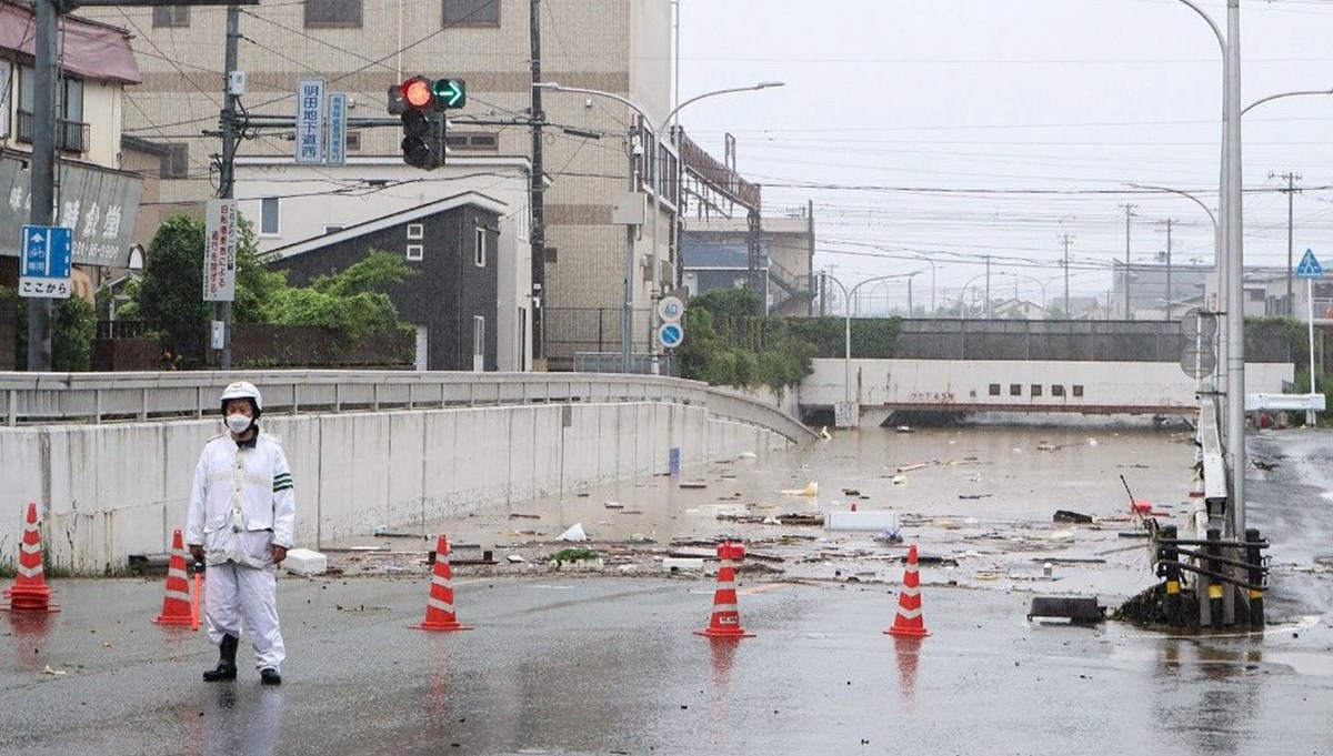 Tokyo’da sel: İstasyonları ve caddeleri su bastı!