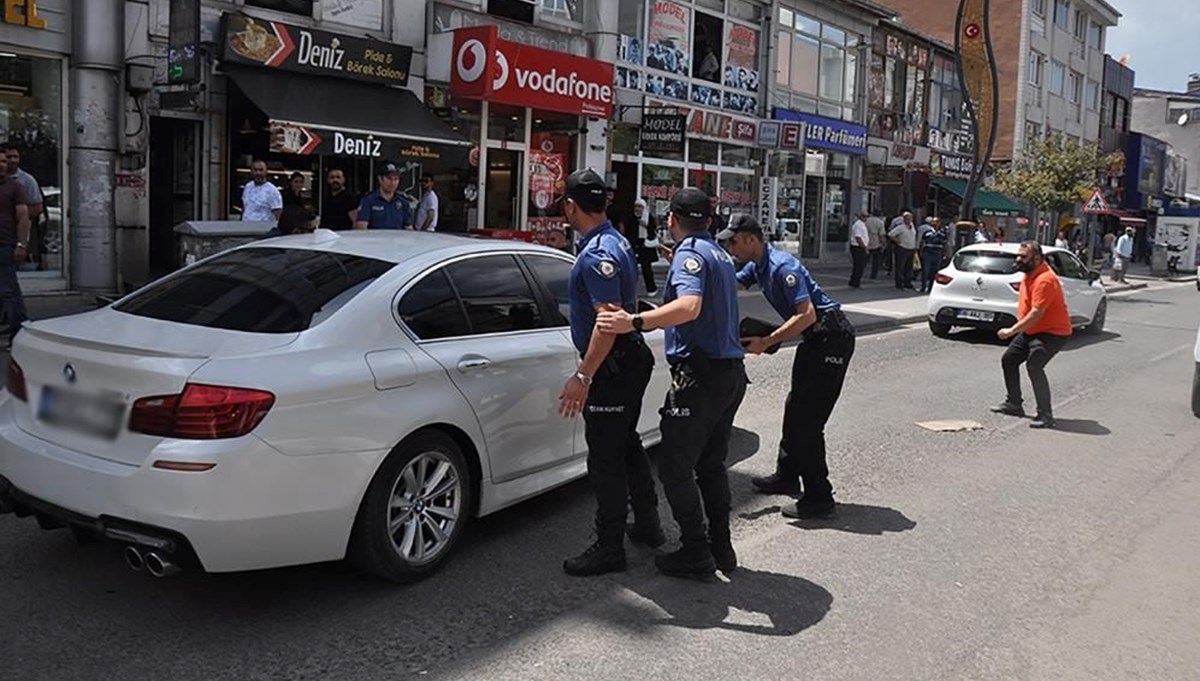 Araç kullanırken uygulamadan kaçan çocuk kovalamaca sonucu yakalandı Araç kullanırken uygulamadan kaçan çocuk kovalamaca sonucu yakalandı