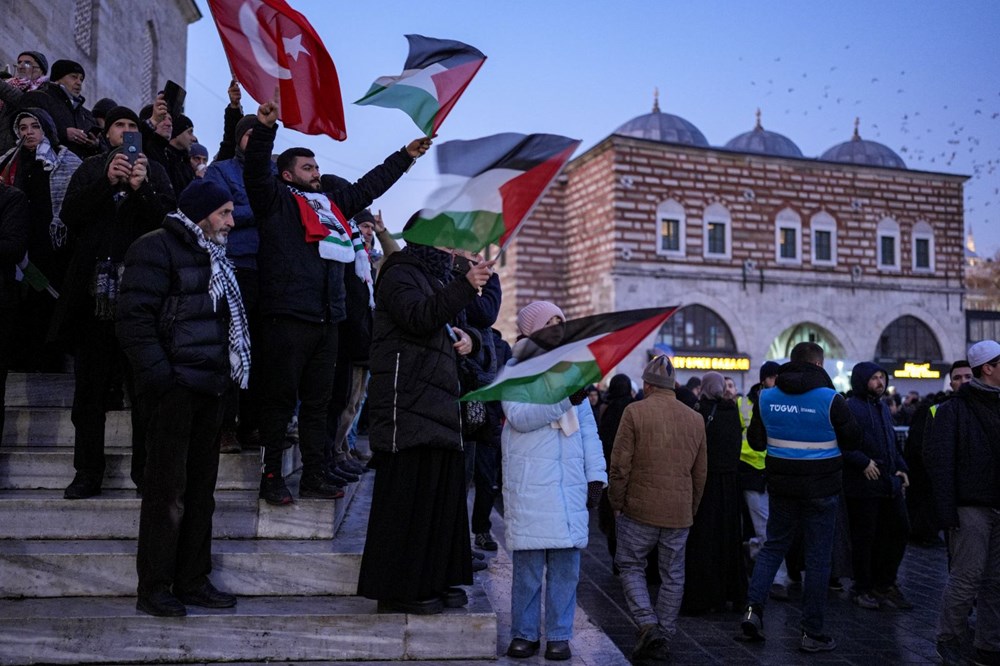 İstanbul'da tarihi buluşma: Binlerce kişi Galata Köprüsü'nde buluştu - 7