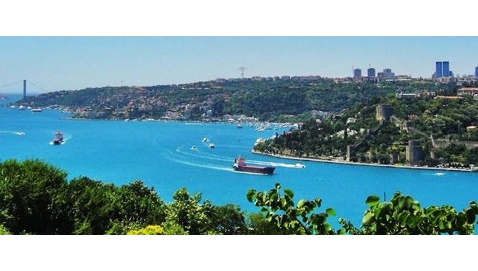 Boğaz yeniden trafiğe açıldı