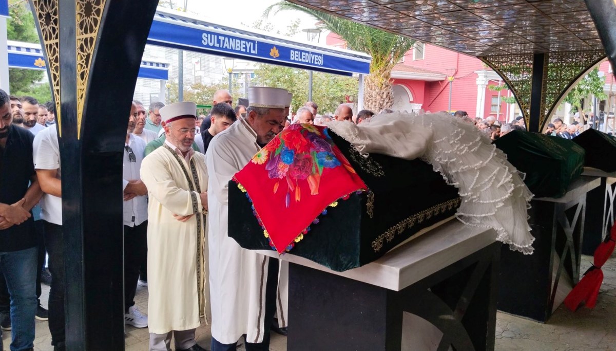 1 TL indirim için öldürülen baba ve kız son yolculuğuna uğurlandı 1 TL indirim için öldürülen baba ve kız son yolculuğuna uğurlandı