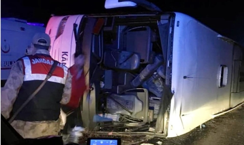 Kahramanmaraş'ta yolcu otobüsü devrildi: 7 ölü, 24 yaralı - 1