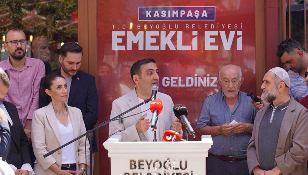 Beyoğlu Belediyesi'nden emekli evi: 1 liraya çay, 5 liraya kahve Beyoğlu Belediyesi'nden emekli evi: 1 liraya çay, 5 liraya kahve