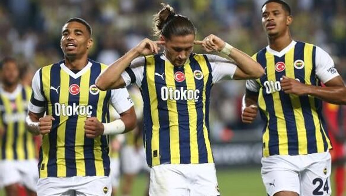 Fenerbahçe Bartuğ ve Crespo'yu gönderdi
