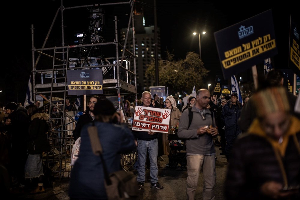 İsrail'de halk ikiye bölündü: Bir tarafta savaş, diğer tarafta barış yanlıları sokaklara çıktı - 5