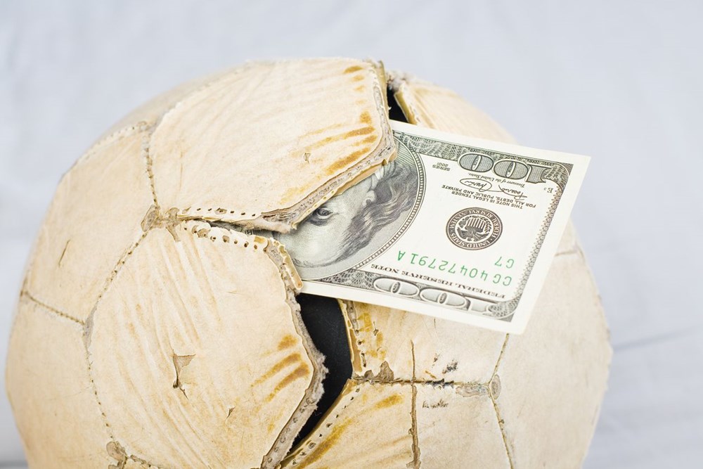 Dünya futbolunda büyük skandal: Hakem, VAR odasında canlı bahis yaptı - 3