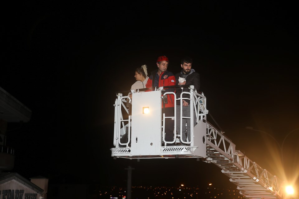 3 katlı binada çıkan yangın paniğe neden oldu - 3