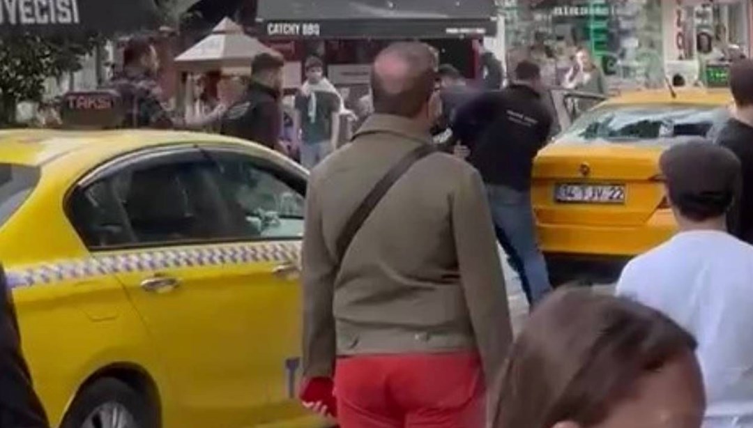 Esnaf ile taksici arasında bıçaklı kavga
