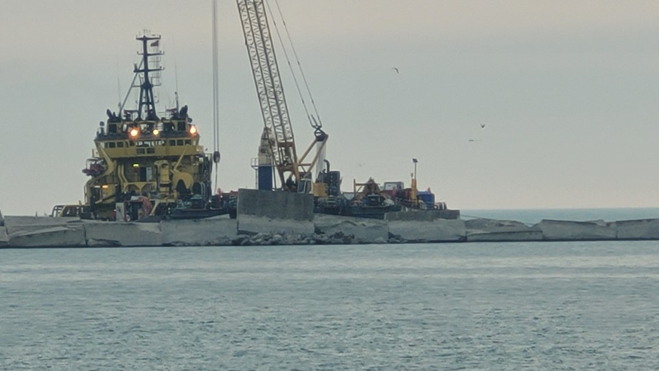 Batan "Kafkametler" gemisinin kaptan köşkü denizden çıkarıldı - 1