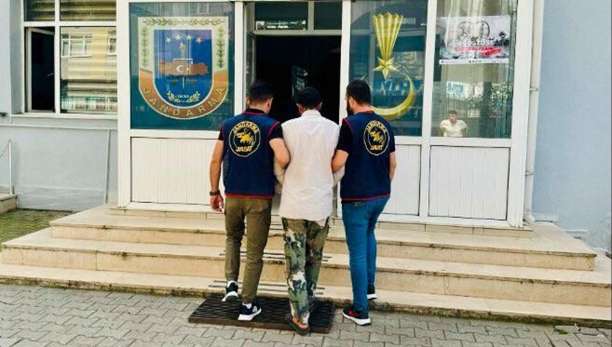 Samsun'da 17 yıl 7 ay kesinleşmiş hapis cezası bulunan firari yakalandı Samsun'da 17 yıl 7 ay kesinleşmiş hapis cezası bulunan firari yakalandı
