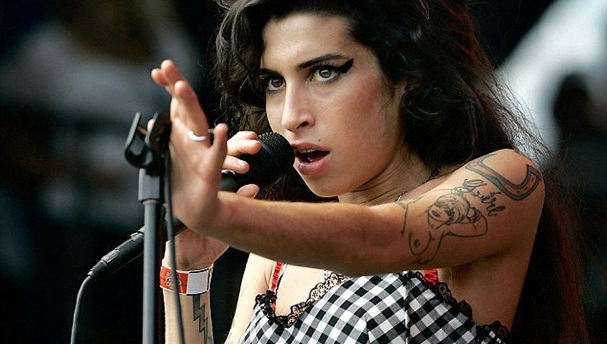 Amy Winehouse'un eşyaları açık artırmada