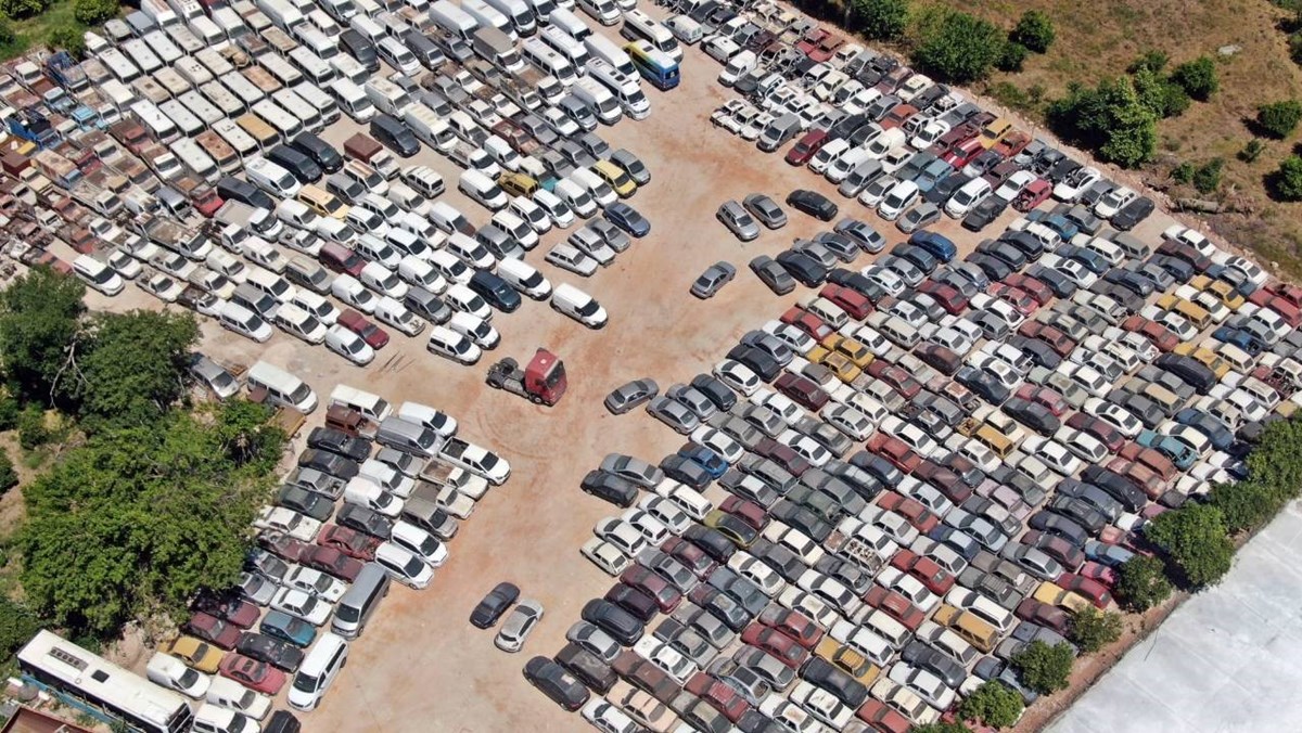 Yediemin otoparkına çekilmiş araçlar Yediemin otoparkına çekilmiş araçlar